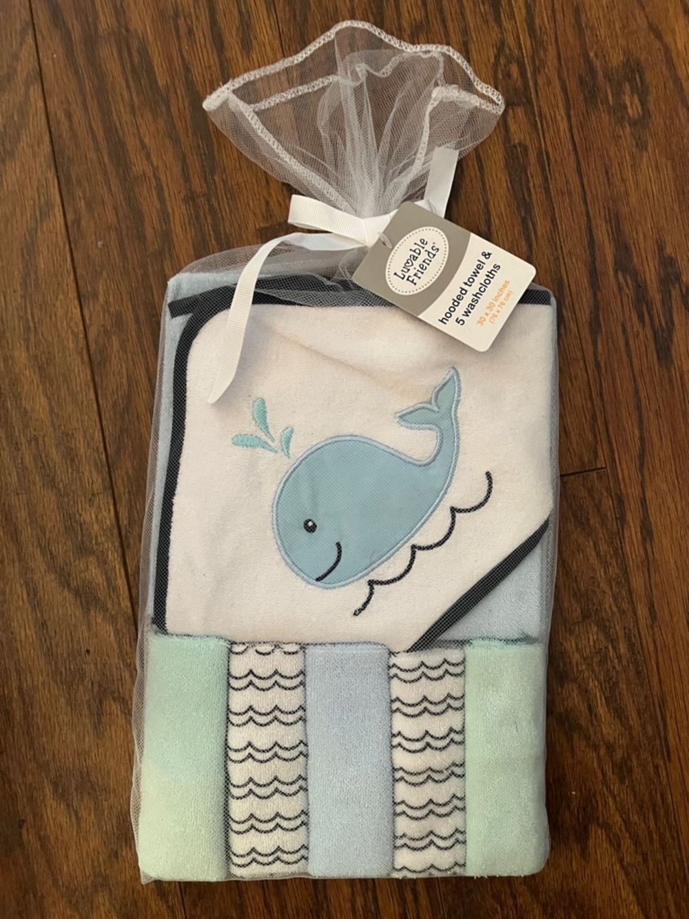 Luvable Friends White Whale Ocean Sea Fish Waves Hooded Towel & Washcloths Set